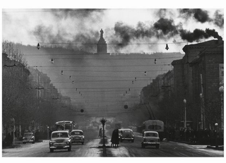 Illustration for article titled Some old photos (with cars in them)